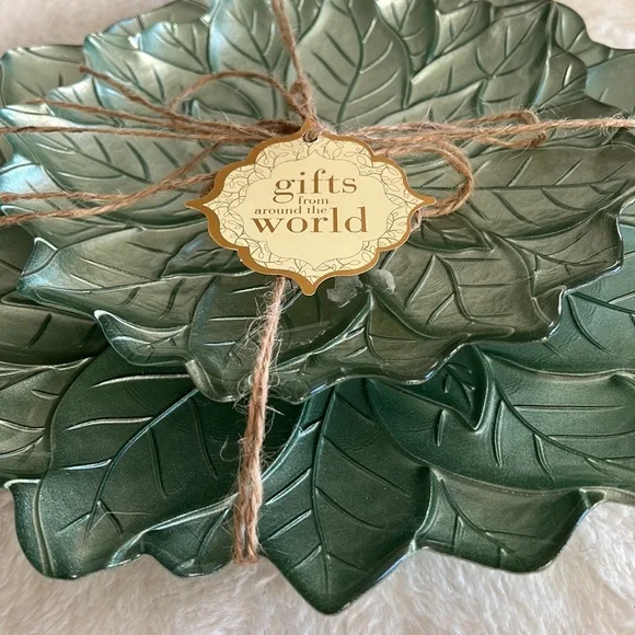 2 Turkish Glass Green Gold Poinsettia 12” 9” Dining Serving Plates Set of 2 NWT - Picture 2 of 5